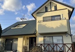 ［外壁］モルタル｜水系アクリルシリコン樹脂塗料、［屋根］モニエル｜ラジカル制御塗料 写真