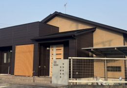 ［外壁］サイディング｜プレミアム無機塗装、［屋根］コロニアル｜プレミアム無機塗装 写真